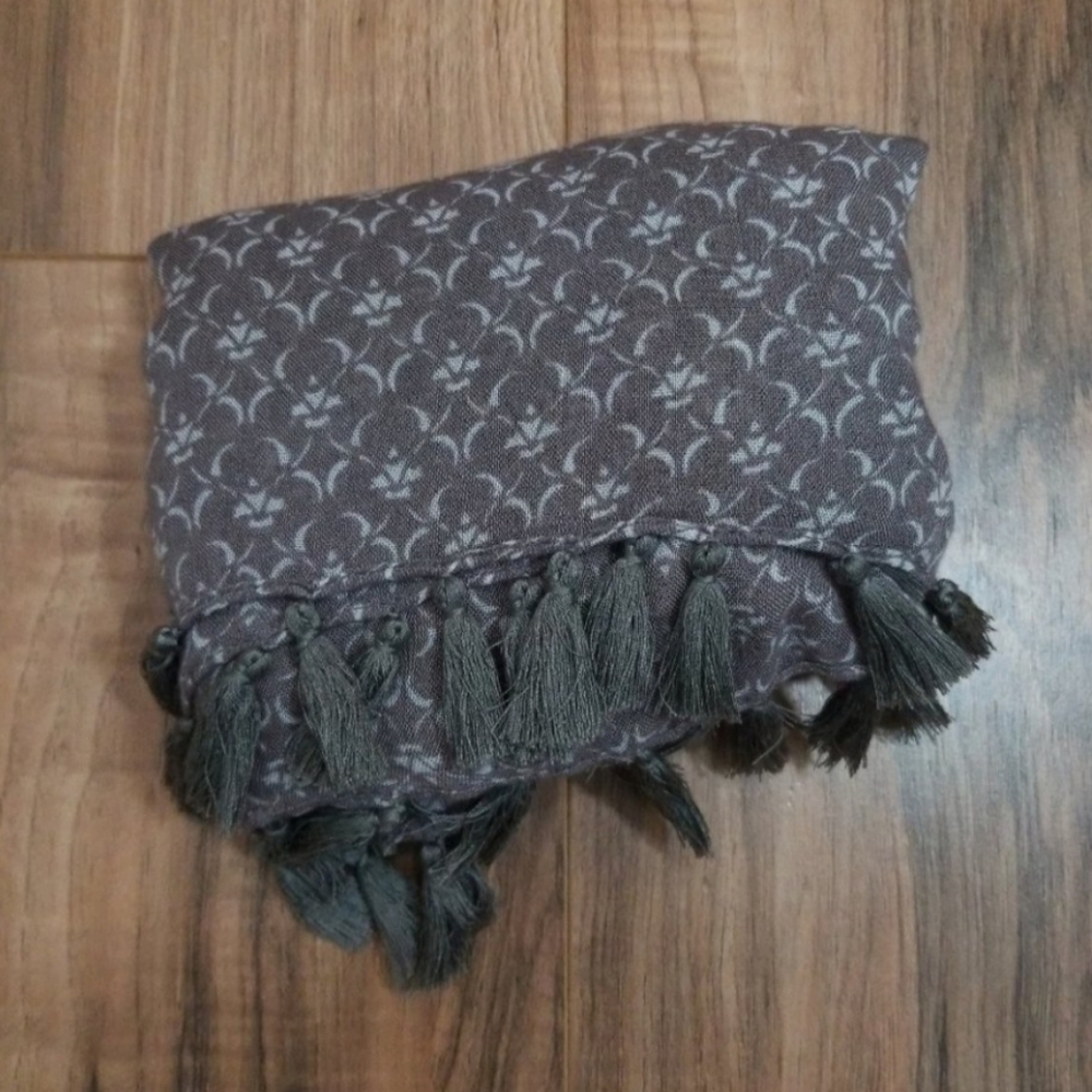 Sheer Tassle Scarf, Gray and White Pattern